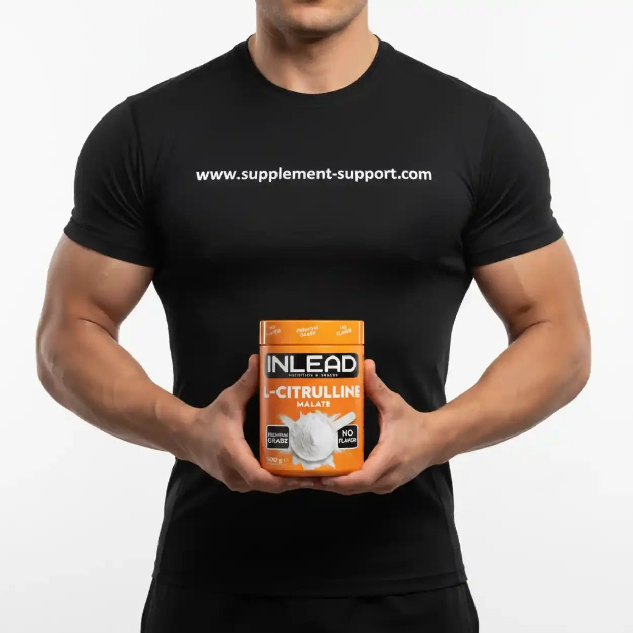 Mann hält INLEAD L-Citrullin Malat 500g Sportnahrung von Supplement-Support.com
