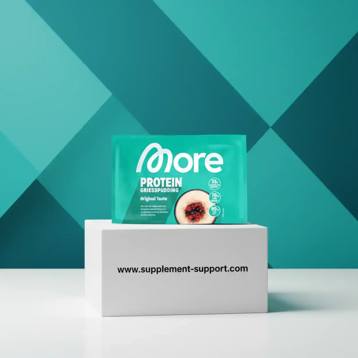 More Protein Grießpudding Original Taste Verpackung mit Nährwertangaben auf modernem Hintergrund