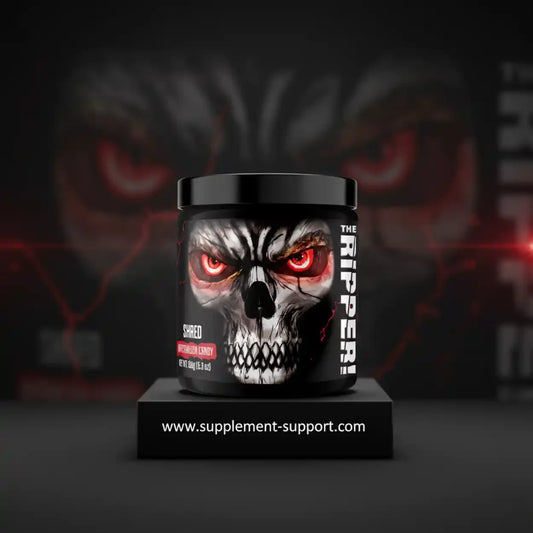 Pre-Workout Booster Dose mit Totenkopf-Design und roten Augen auf schwarzem Hintergrund